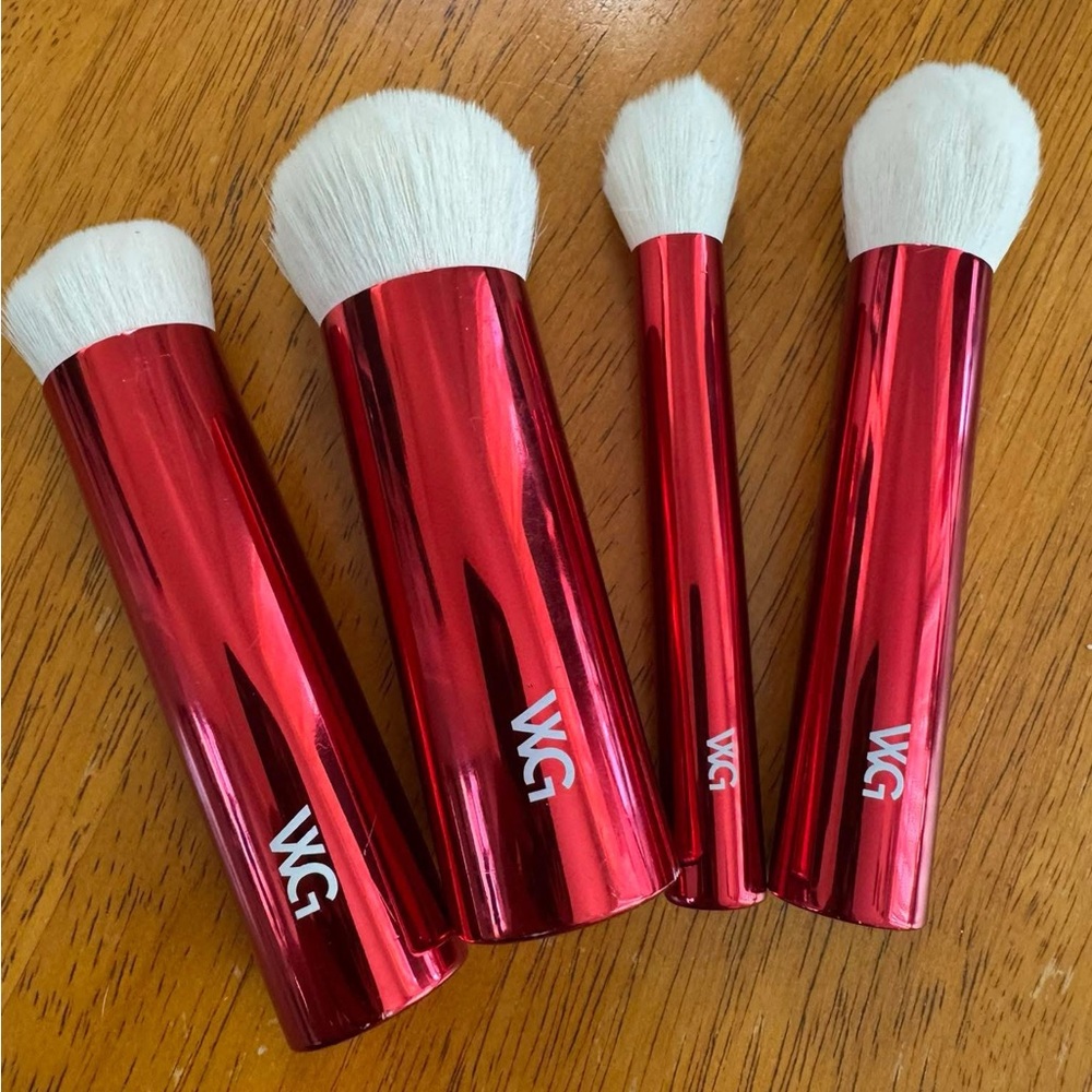 Wayne Goss/Beautylish 2024 Holiday travel complexion brush set.